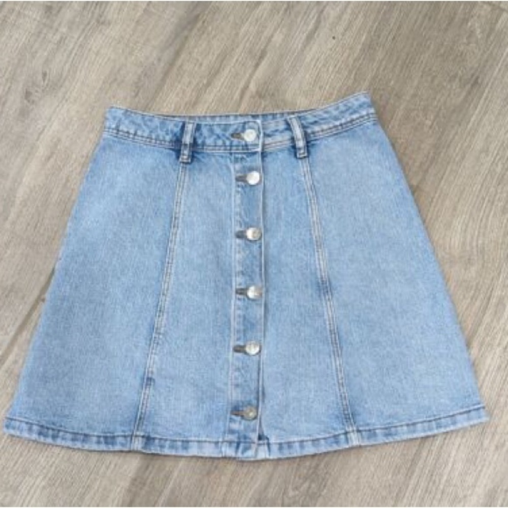 H&M mini button down denim skirt size 2